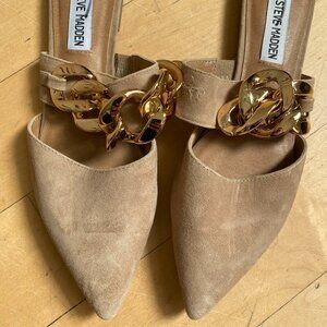 Steve Madden BNWT pointy toe tan suede sz 6 FLAW - chain detail